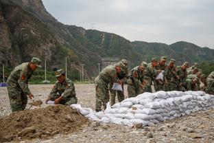 你中锋啊？193后卫古德温抢19板&8前板 外加10分5助